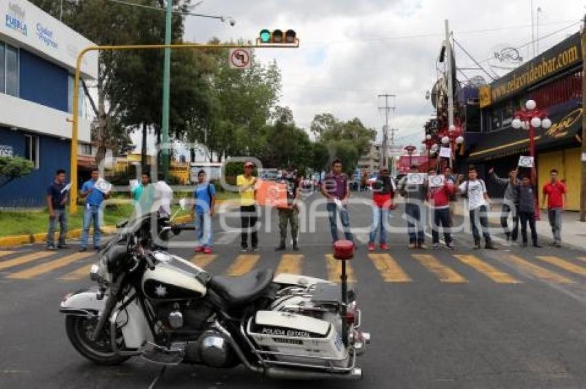 MANIFESTACIÓN Y BLOQUEO RECTA A CHOLULA