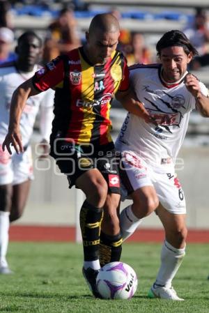 FÚTBOL . LOBOS BUAP VS LEONES NEGROS