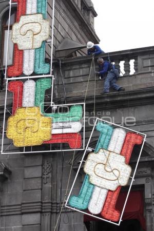 ADORNOS PATRIOS . AYUNTAMIENTO