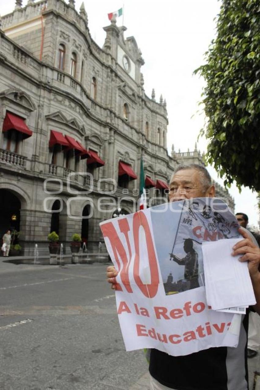 MANIFESTACIÓN . MAESTROS