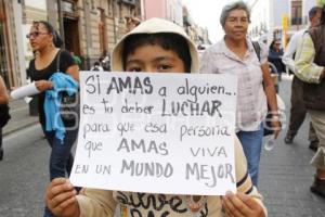 MANIFESTACIÓN . MAESTROS