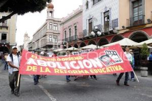 MANIFESTACIÓN . MAESTROS