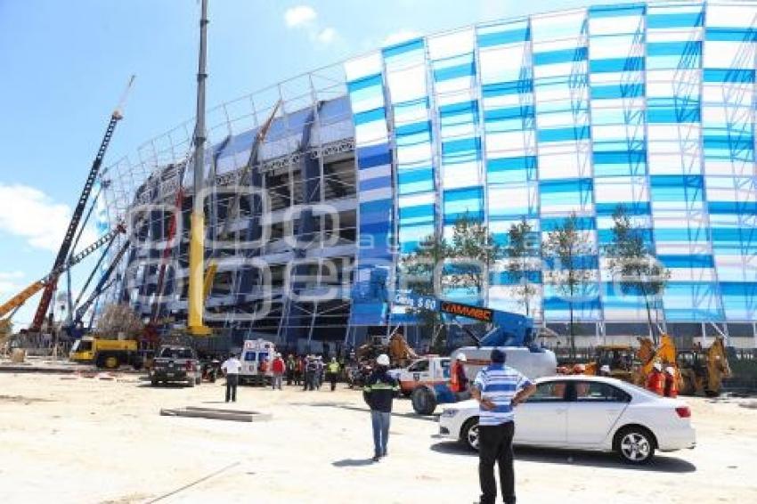 ESTADIO CUAUHTÉMOC . TRABAJADOR LESIONADO