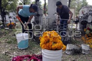 DÍA DE MUERTOS . PANTEÓN