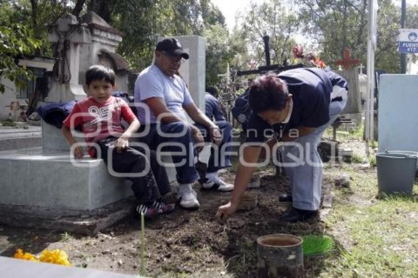 DÍA DE MUERTOS . PANTEÓN