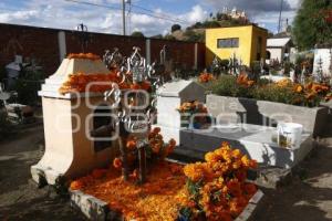 DÍA DE MUERTOS . PANTEÓN CHOLULA