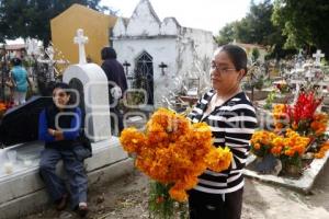 DÍA DE MUERTOS . PANTEÓN CHOLULA