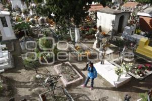 DÍA DE MUERTOS . PANTEÓN CHOLULA