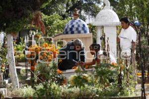 DÍA DE MUERTOS . PANTEÓN CHOLULA