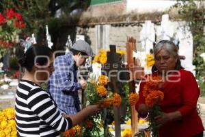 DÍA DE MUERTOS . PANTEÓN CHOLULA