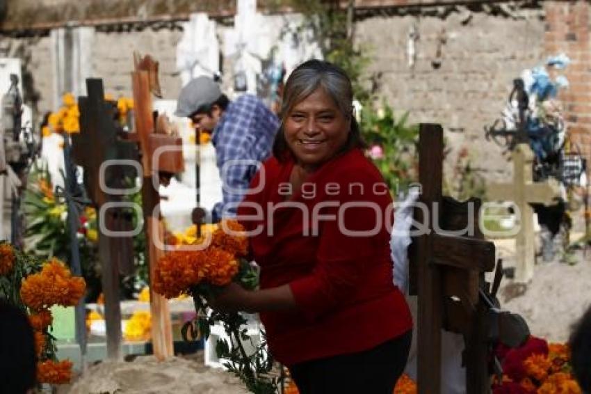 DÍA DE MUERTOS . PANTEÓN CHOLULA