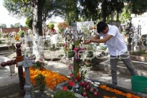 DÍA DE MUERTOS . PANTEÓN CHOLULA