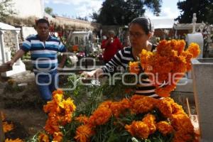 DÍA DE MUERTOS . PANTEÓN CHOLULA