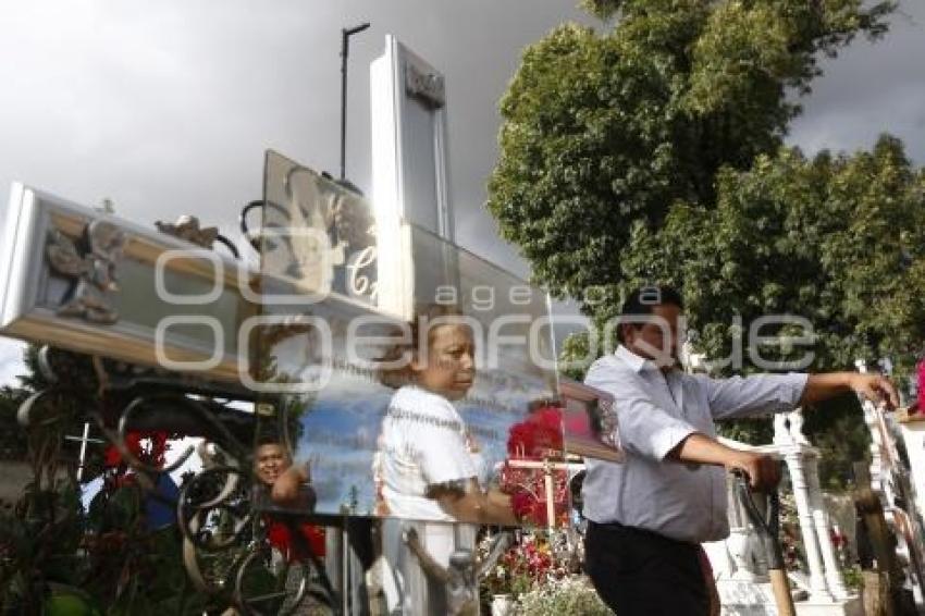 DÍA DE MUERTOS . PANTEÓN CHOLULA