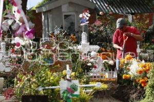 DÍA DE MUERTOS . PANTEÓN CHOLULA