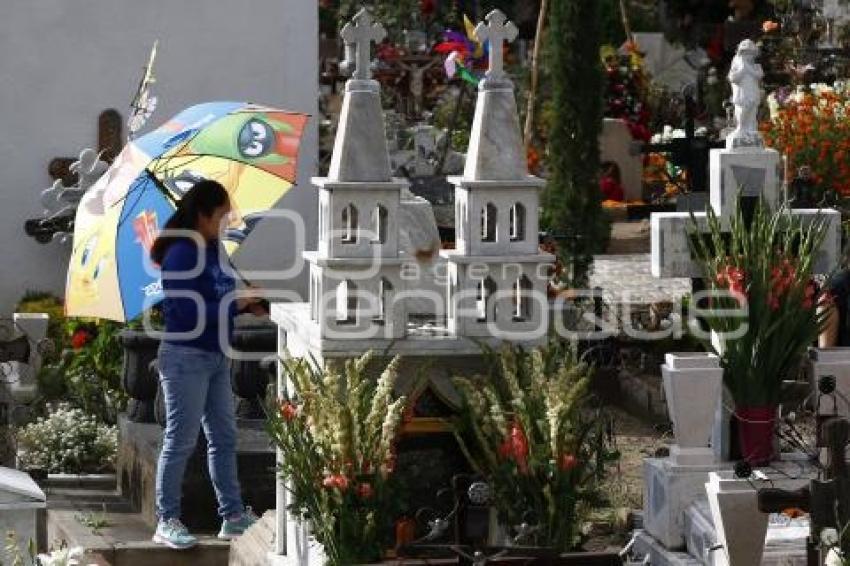 DÍA DE MUERTOS . PANTEÓN CHOLULA