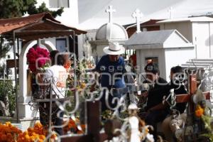 DÍA DE MUERTOS . PANTEÓN CHOLULA