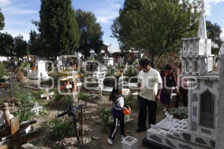 DÍA DE MUERTOS . PANTEÓN CHOLULA