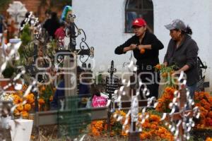 DÍA DE MUERTOS . PANTEÓN CHOLULA