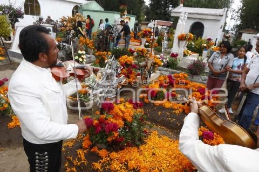 DÍA DE MUERTOS . PANTEÓN CHOLULA