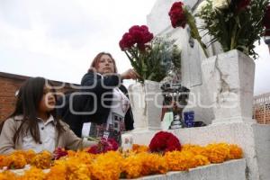 DÍA DE MUERTOS . PANTEÓN CHOLULA