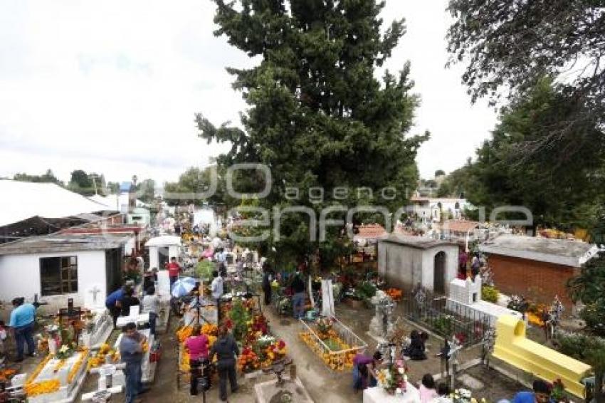 DÍA DE MUERTOS . PANTEÓN CHOLULA