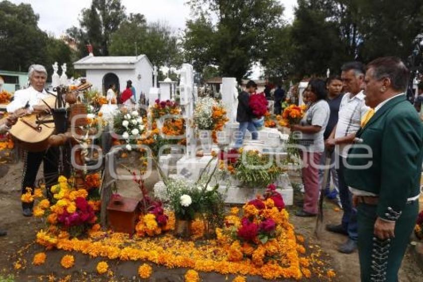 DÍA DE MUERTOS . PANTEÓN CHOLULA