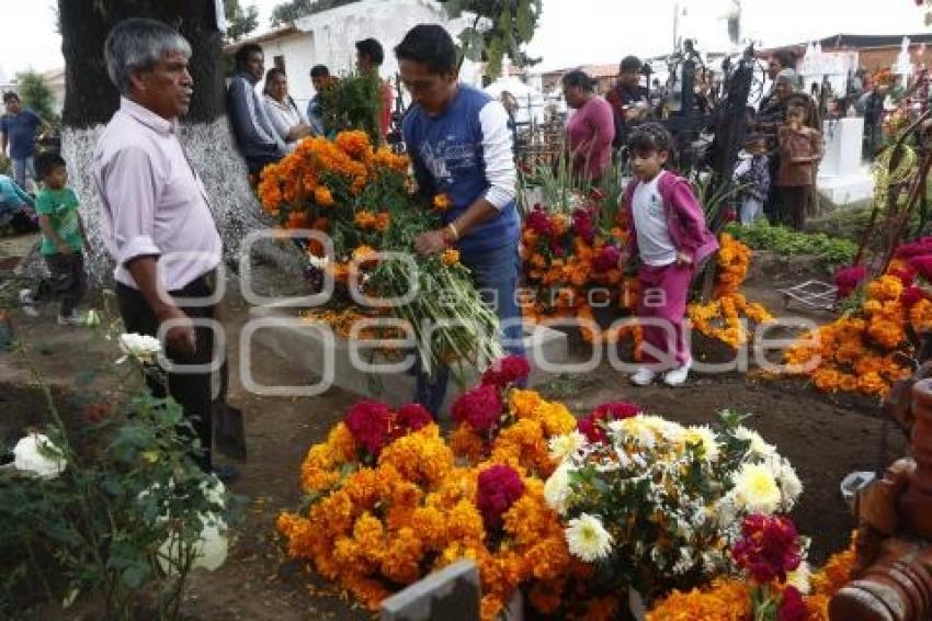 DÍA DE MUERTOS . PANTEÓN CHOLULA