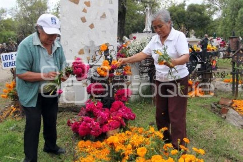 DÍA DE MUERTOS . PANTEÓN