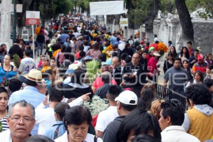 DÍA DE MUERTOS . PANTEÓN