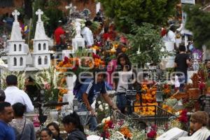 DÍA DE MUERTOS . PANTEÓN CHOLULA