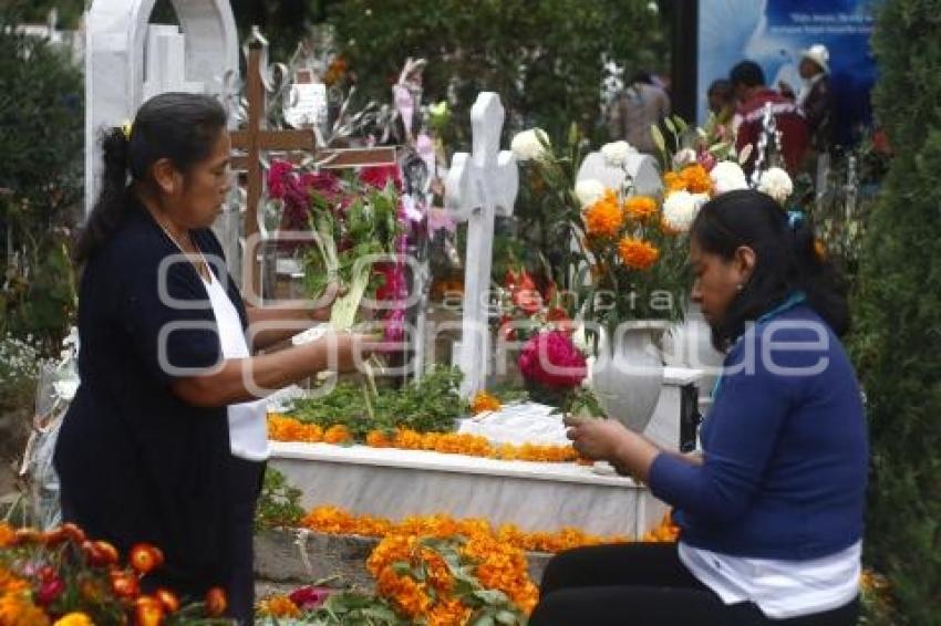 DÍA DE MUERTOS . PANTEÓN CHOLULA