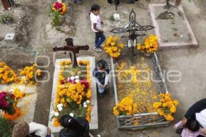 DÍA DE MUERTOS . PANTEÓN CHOLULA