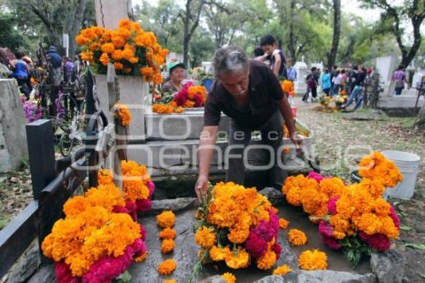 DÍA DE MUERTOS . PANTEÓN