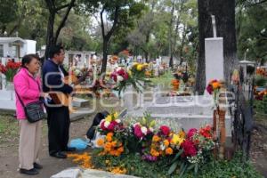 DÍA DE MUERTOS . PANTEÓN