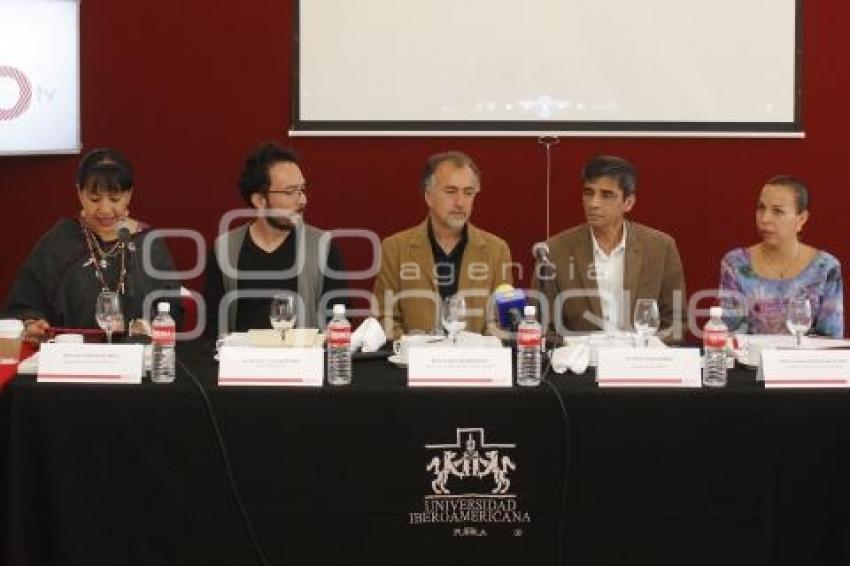 DIÁLOGOS CON LA REALIDAD . IBERO