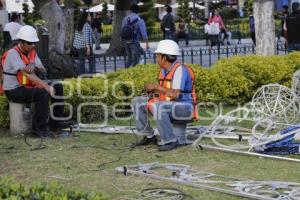 ADORNOS NAVIDEÑOS . ZÓCALO