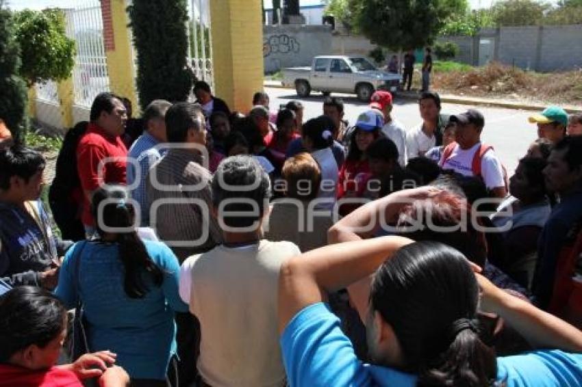 MANIFESTACIÓN ESCUELA . TEHUACÁN