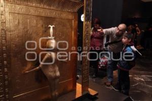 NOCHE DE MUSEOS . TUTANKAMON