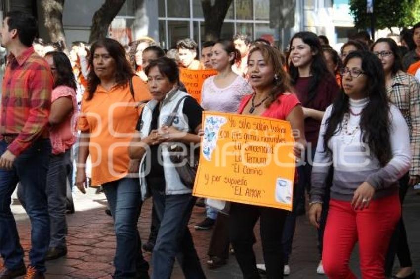 MARCHA EN TEHUACÁN