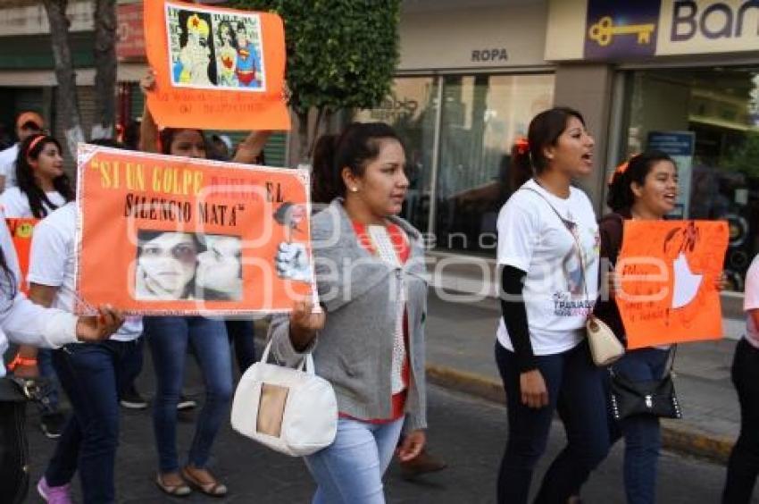 MARCHA EN TEHUACÁN