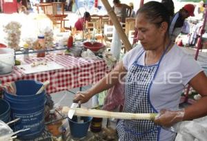 VENTA DE CAÑA DE AZÚCAR Y JÍCAMA . ACATLÁN   