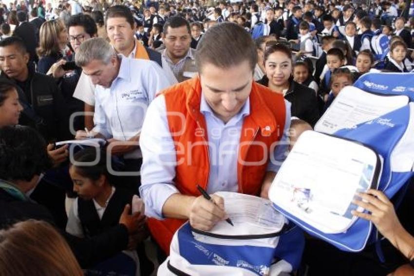 ENTREGA DE UNIFORMES GRATUITA