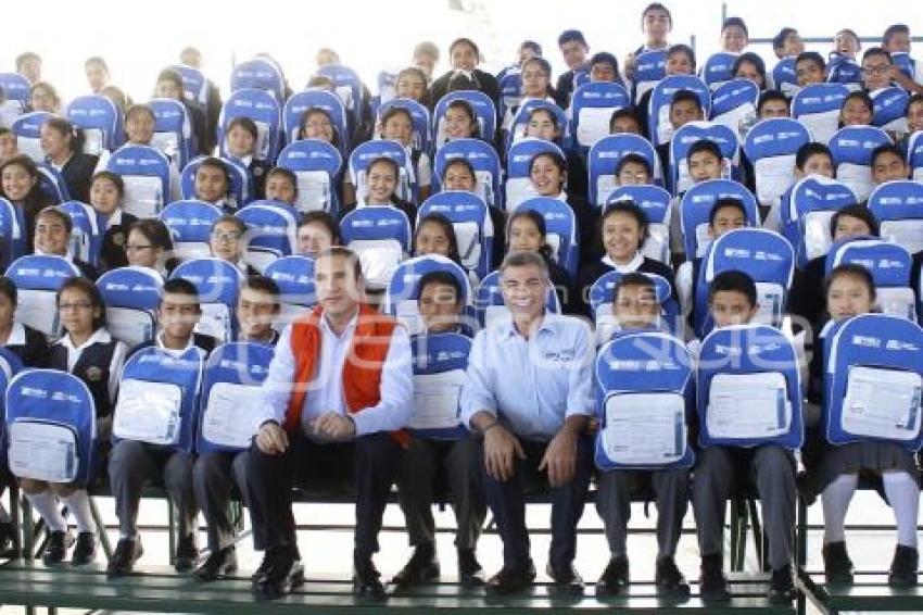 ENTREGA DE UNIFORMES GRATUITA