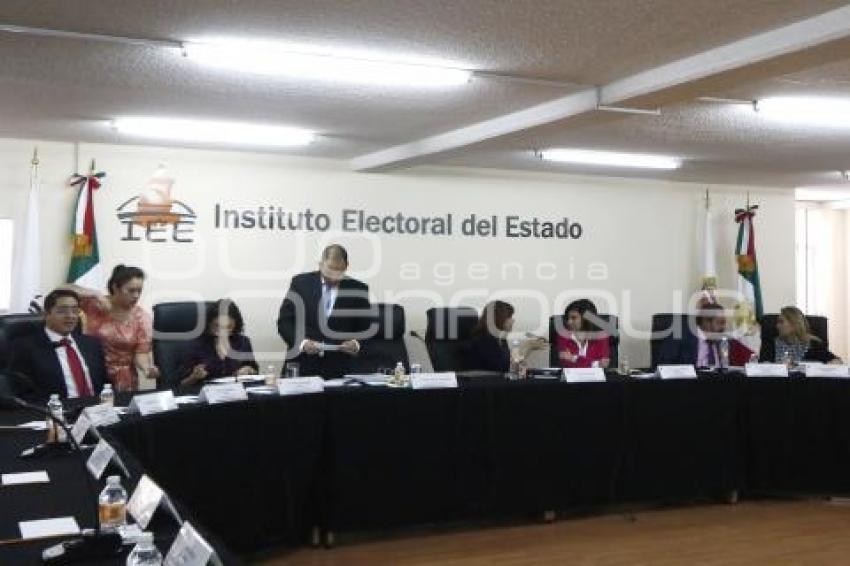 IEE . SESIÓN