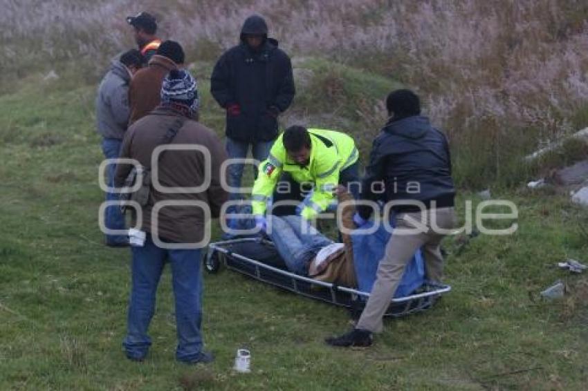 HALLAN CUERPO EN AUTOPISTA