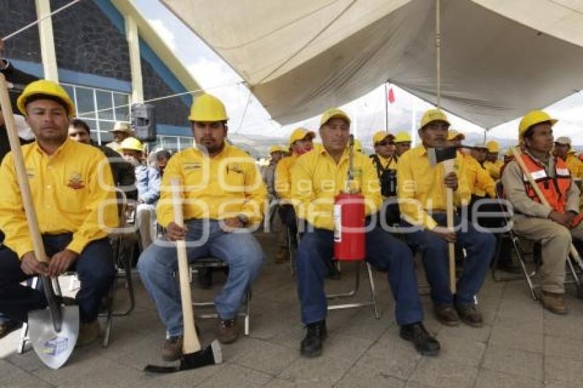 ENTREGA EQUIPO COMBATE DE INCENDIOS