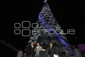 BUAP . ENCENDIDO ÁRBOL NAVIDEÑO