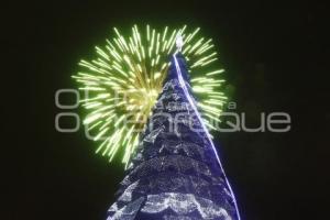 BUAP . ENCENDIDO ÁRBOL NAVIDEÑO