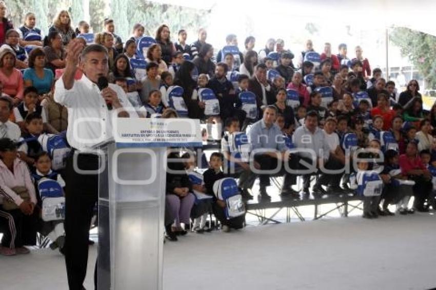 ENTREGA UNIFORMES GRATUITOS CENHCH